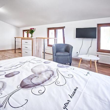 Nice Accommodation In Микулов Екстериор снимка