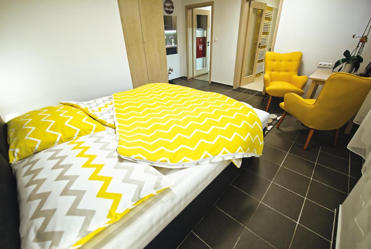 Nice Accommodation In Микулов Екстериор снимка