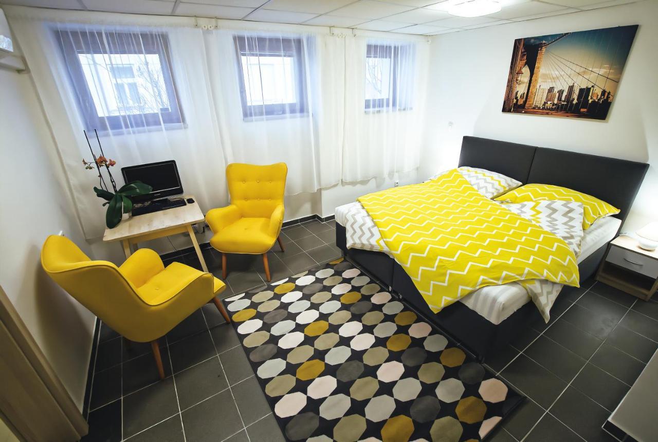 Nice Accommodation In Микулов Екстериор снимка