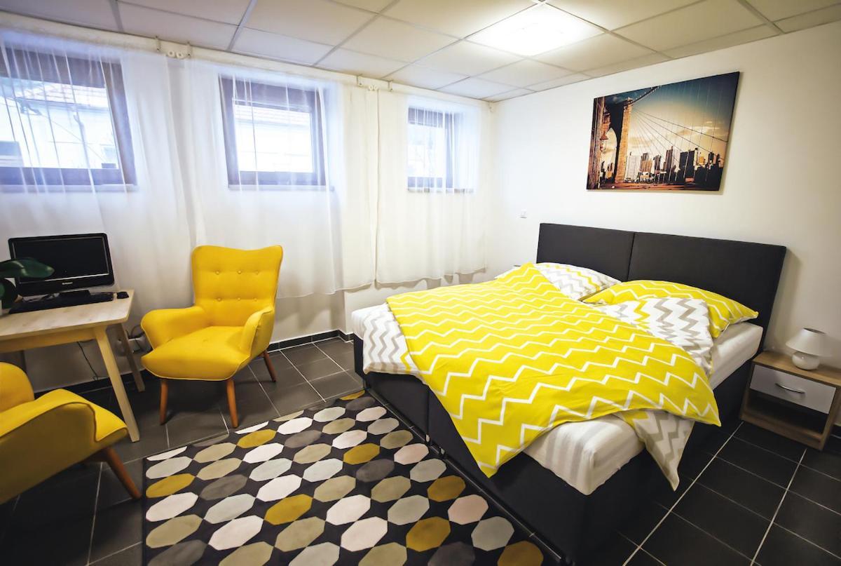 Nice Accommodation In Микулов Екстериор снимка
