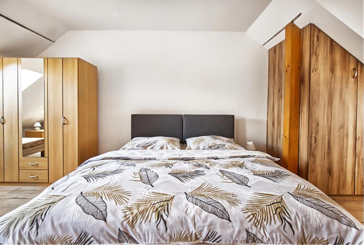 Nice Accommodation In Микулов Екстериор снимка