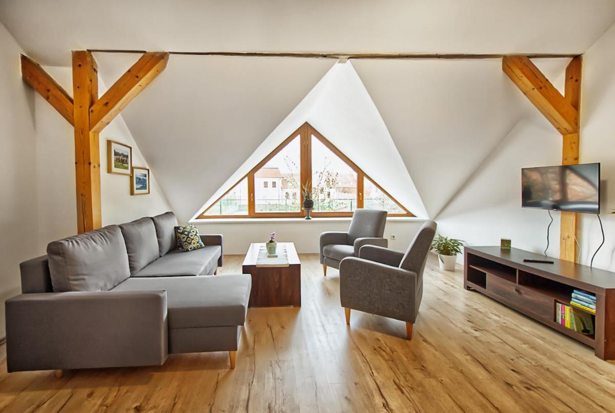Nice Accommodation In Микулов Екстериор снимка
