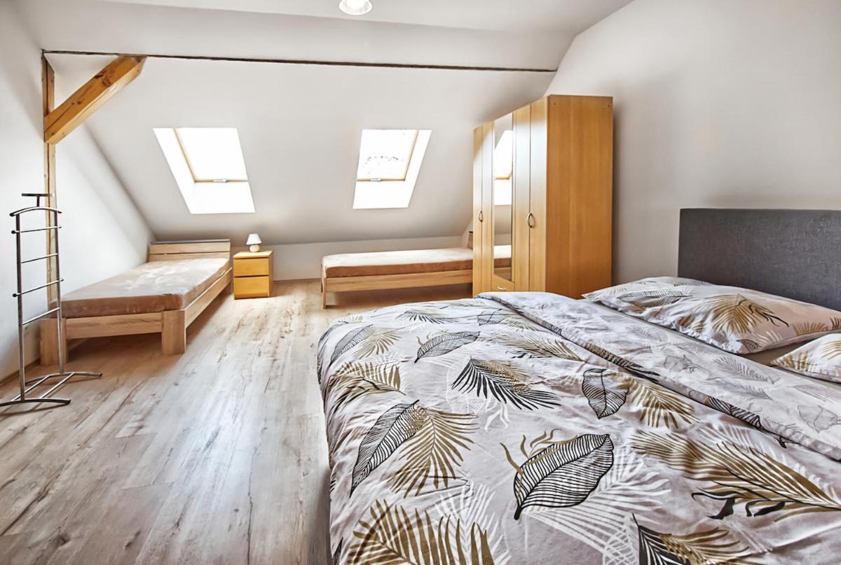 Nice Accommodation In Микулов Екстериор снимка