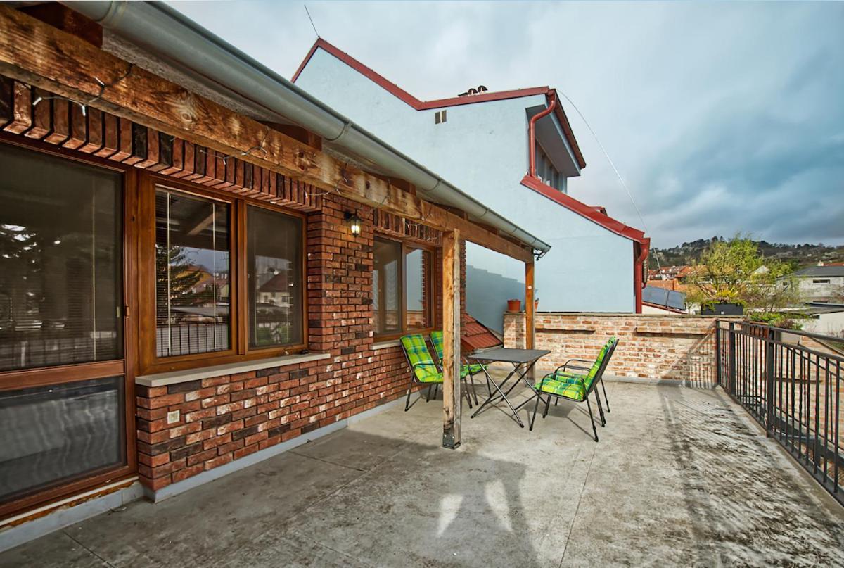 Nice Accommodation In Микулов Екстериор снимка