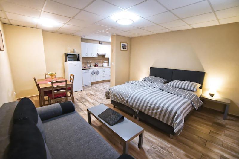 Nice Accommodation In Микулов Екстериор снимка