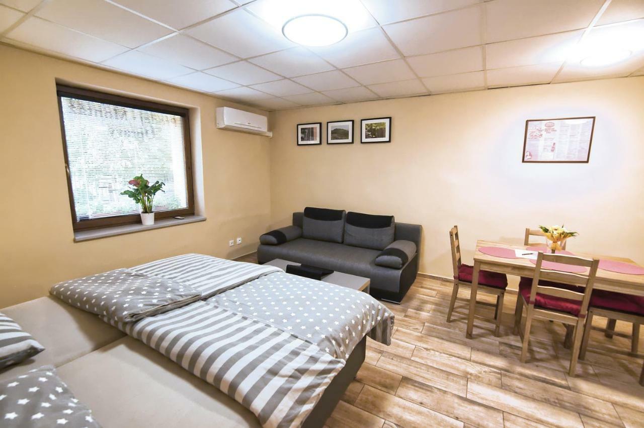 Nice Accommodation In Микулов Екстериор снимка