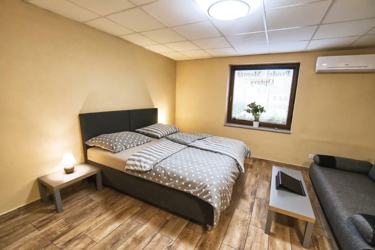 Nice Accommodation In Микулов Екстериор снимка